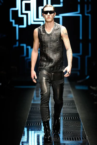 Look 3